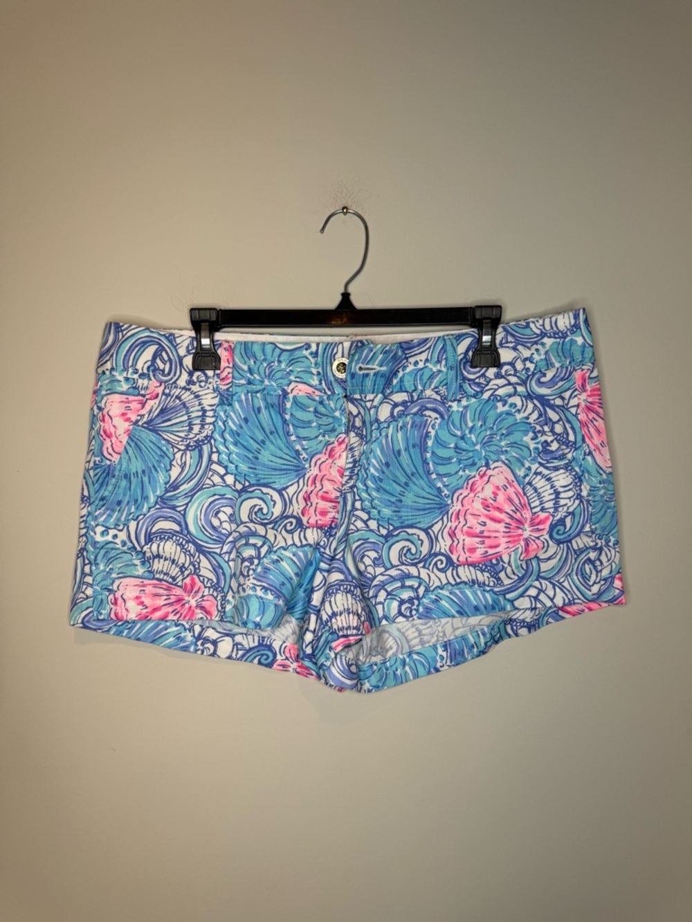 Lilly Pulitzer "Walsh" shorts in the "Blue Haven Raising Shell" print.